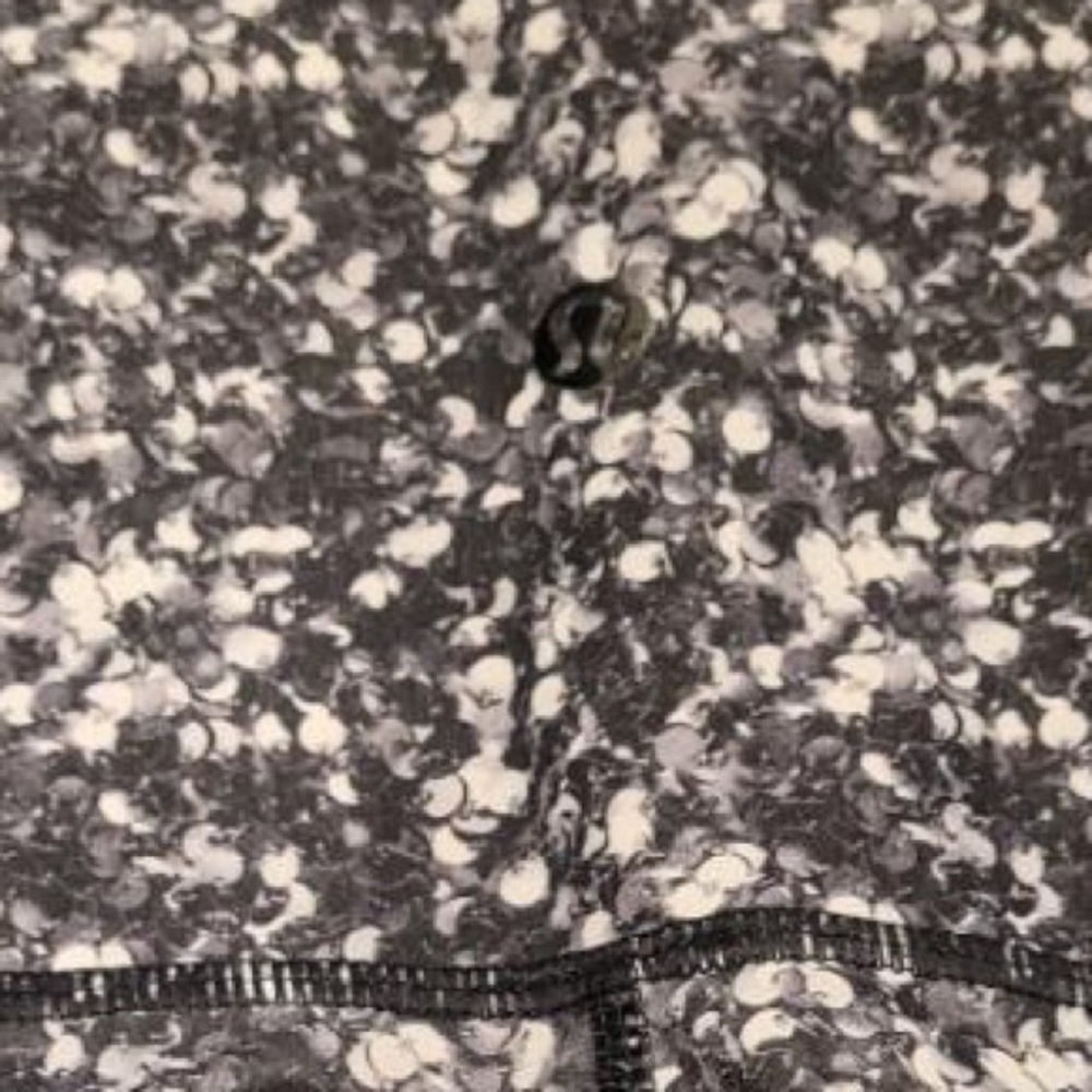 Rare Lululemon “Shine tight” Leggings